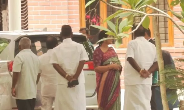 ராமதாஸ் தலைமையில் 22 பேர் கொண்ட பாமக நிர்வாக குழுக் கூட்டம் தொடங்கியது ராமதாஸ் தலைமையில் 22 பேர் கொண்ட பாமக நிர்வாக குழுக் கூட்டம் தொடங்கியது