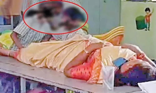 அரசு பள்ளி மாணவிகளை காலை அமுக்கி விட கூறிய தலைமை ஆசிரியை அதிரடி மாற்றம்