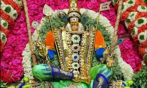 குலசை முத்தாரம்மன் கோவில் தசரா திருவிழா: வேடம் அணியும் பக்தர்களுக்கு கடும் கட்டுப்பாடுகள்