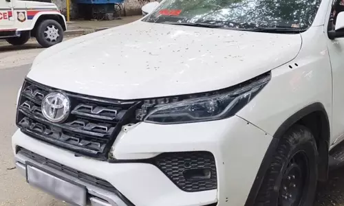 சென்னையில் திருடு போன சொகுசு கார் பாகிஸ்தான் எல்லையில் மீட்பு சென்னையில் திருடு போன சொகுசு கார் பாகிஸ்தான் எல்லையில் மீட்பு