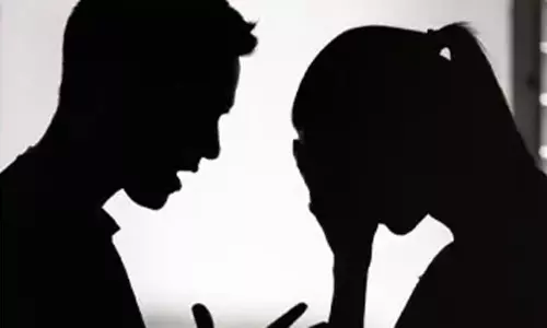 தகராறில் பிரிந்த தம்பதி.. திருமண நாளன்று கணவன் எடுத்த விபரீத முடிவு