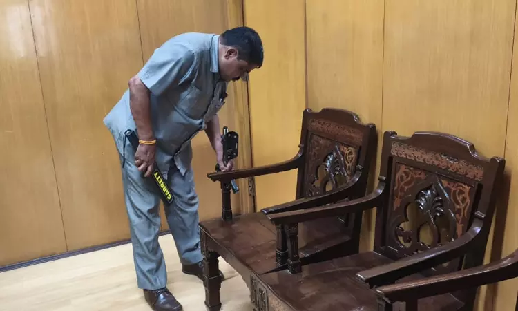 வெடிகுண்டு மிரட்டல்