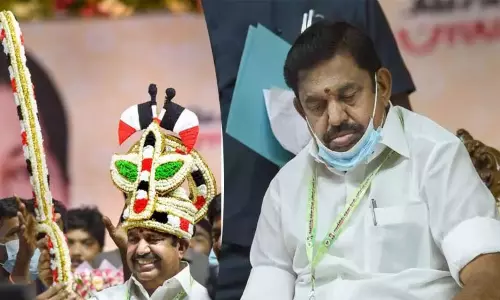 அதிமுக பொதுச்செயலாளர் பதவி குறித்த வழக்கில் சென்னை ஐகோர்ட்டு பரபரப்பு உத்தரவு அதிமுக பொதுச்செயலாளர் பதவி குறித்த வழக்கில் சென்னை ஐகோர்ட்டு பரபரப்பு உத்தரவு