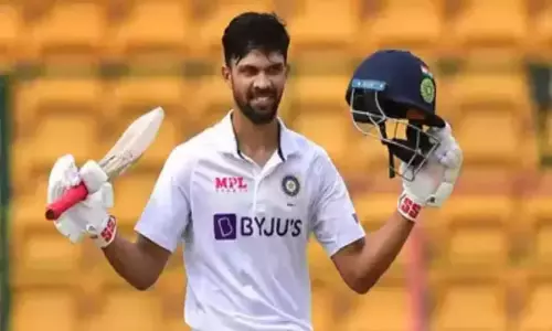 துலீப் கோப்பை கிரிக்கெட்: ருதுராஜ் கெய்க்வாட் சதமடித்து அசத்தல்