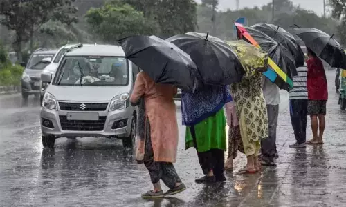 4 மாவட்டங்களில் இரவு 7 மணி வரை மழைக்கு வாய்ப்பு 4 மாவட்டங்களில் இரவு 7 மணி வரை மழைக்கு வாய்ப்பு