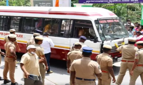 கைது செய்யப்பட்ட தூய்மை பணியாளர்கள் விடுவிப்பு கைது செய்யப்பட்ட தூய்மை பணியாளர்கள் விடுவிப்பு