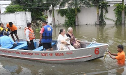 தண்ணீரில் தத்தளிக்கும் டெல்லி