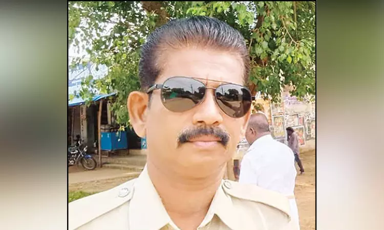 சப்-இன்ஸ்பெக்டரை தாக்கிய போலீஸ் ஏட்டு பணியிடை நீக்கம் சப்-இன்ஸ்பெக்டரை தாக்கிய போலீஸ் ஏட்டு பணியிடை நீக்கம்