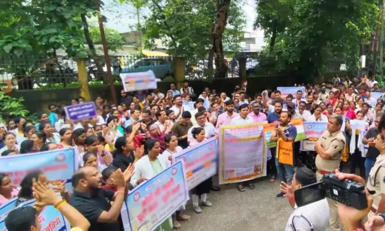 அரசுக்கு எதிராக போராடிய 25 பேர் பணி நீக்கம்.. ராஜினாமா செய்த 14 ஆயிரம் ஊழியர்கள் அரசுக்கு எதிராக போராடிய 25 பேர் பணி நீக்கம்.. ராஜினாமா செய்த 14 ஆயிரம் ஊழியர்கள்