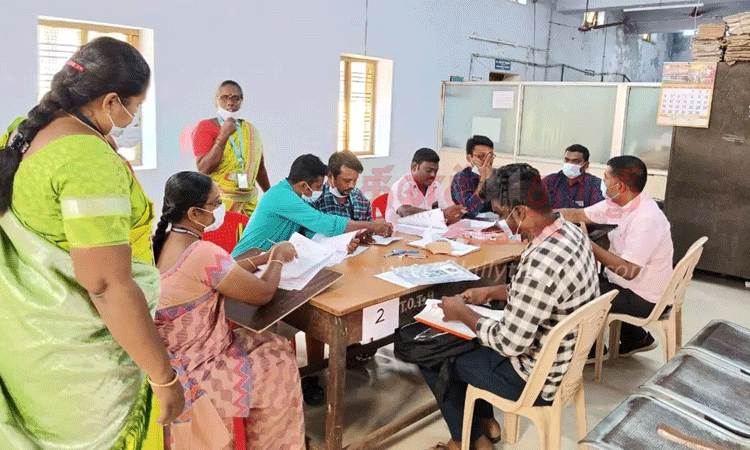 சென்னையில் கிராம உதவியாளர் பணியிடங்கள்; 10-ம் வகுப்பு முடித்தவர்கள் விண்ணப்பிக்கலாம் சென்னையில் கிராம உதவியாளர் பணியிடங்கள்; 10-ம் வகுப்பு முடித்தவர்கள் விண்ணப்பிக்கலாம்