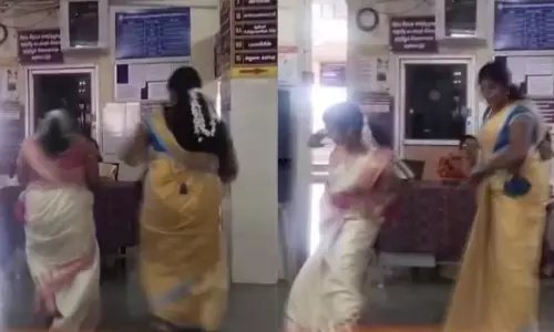 ஓணம் கொண்டாட்டம்: அரசு ஆஸ்பத்திரியில் குத்தாட்டம் போட்ட பெண் ஊழியர்கள் ஓணம் கொண்டாட்டம்: அரசு ஆஸ்பத்திரியில் குத்தாட்டம் போட்ட பெண் ஊழியர்கள்