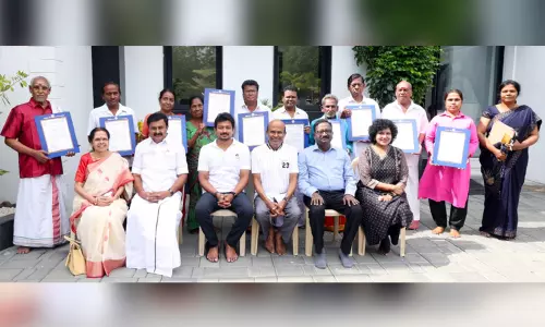 நலிந்த கலைஞர்களுக்கு நிதியுதவி வழங்கும் திட்டம்: கூடுதலாக 2,500 பேருக்கு ஆணைகள் - உதயநிதி ஸ்டாலின் வழங்கினார்