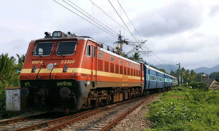 தெற்கு ரெயில்வேயில் வேலை: யார் யார் விண்ணப்பிக்கலாம்? தெற்கு ரெயில்வேயில் வேலை: யார் யார் விண்ணப்பிக்கலாம்?