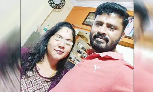 2 ஆண்டுகளாக அடிக்கடி தனிமையில் சந்தித்து உல்லாசம்.. 3 குழந்தைகளை தவிக்கவிட்டு கள்ளக்காதலனுடன் பெண் ஓட்டம் 2 ஆண்டுகளாக அடிக்கடி தனிமையில் சந்தித்து உல்லாசம்.. 3 குழந்தைகளை தவிக்கவிட்டு கள்ளக்காதலனுடன் பெண் ஓட்டம்
