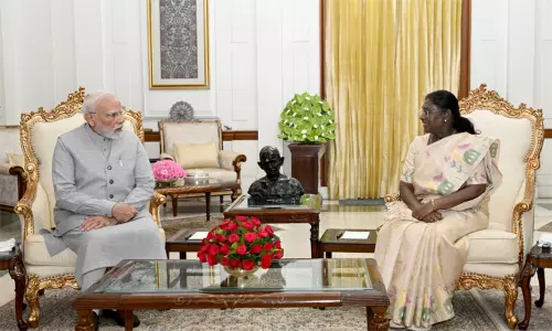 டெல்லியில் ஜனாதிபதியுடன் பிரதமர் மோடி ‘திடீர்’ சந்திப்பு டெல்லியில் ஜனாதிபதியுடன் பிரதமர் மோடி ‘திடீர்’ சந்திப்பு