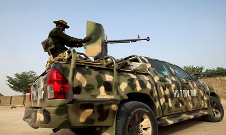 நைஜீரியா: நள்ளிரவில் ஊருக்குள் புகுந்து பயங்கரவாதிகள் கொடூர தாக்குதல்; 60 பேர் படுகொலை