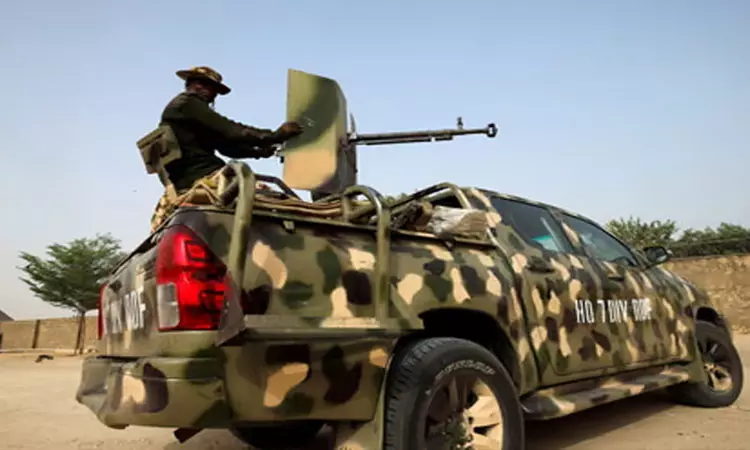 நைஜீரியா: நள்ளிரவில் ஊருக்குள் புகுந்து பயங்கரவாதிகள் கொடூர தாக்குதல்; 60 பேர் படுகொலை