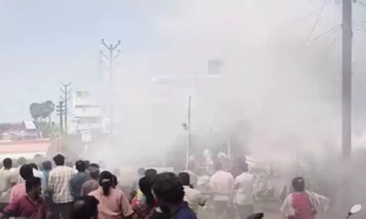 நாமக்கல்: உணவகத்தில் பயங்கர தீ விபத்து - பல லட்சம் ரூபாய் மதிப்பிலான பொருட்கள் சேதம் நாமக்கல்: உணவகத்தில் பயங்கர தீ விபத்து - பல லட்சம் ரூபாய் மதிப்பிலான பொருட்கள் சேதம்