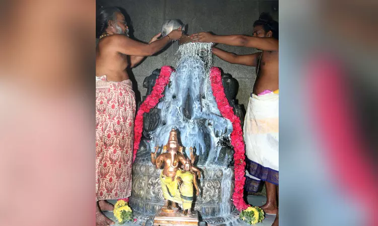 விநாயகர் சதுர்த்தி விழா நிறைவு: சேலம் ராஜகணபதிக்கு 1008 லிட்டர் பாலாபிஷேகம்