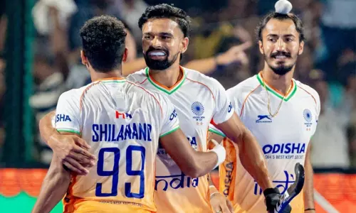 ஆசிய கோப்பை ஆக்கி: சீனாவை வீழ்த்தி இறுதிப்போட்டிக்குள் நுழைந்தது இந்தியா ஆசிய கோப்பை ஆக்கி: சீனாவை வீழ்த்தி இறுதிப்போட்டிக்குள் நுழைந்தது இந்தியா