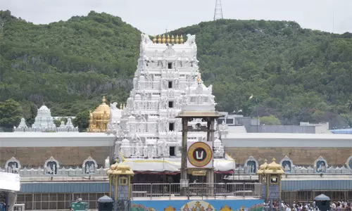 திருப்பதி ஏழுமலையான் கோவிலில் இன்று பவுர்ணமி கருடசேவை ரத்து திருப்பதி ஏழுமலையான் கோவிலில் இன்று பவுர்ணமி கருடசேவை ரத்து