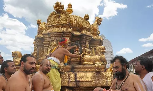 பவித்ரோற்சவம்.. திருச்சானூர் பத்மாவதி தாயார் கோவிலில் பவித்ர மாலைகள் சமர்ப்பணம் பவித்ரோற்சவம்.. திருச்சானூர் பத்மாவதி தாயார் கோவிலில் பவித்ர மாலைகள் சமர்ப்பணம்