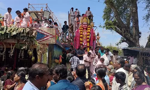பாபநாசத்தில் 12 அடி உயர முருகன் சிலைக்கு கும்பாபிஷேகம் பாபநாசத்தில் 12 அடி உயர முருகன் சிலைக்கு கும்பாபிஷேகம்