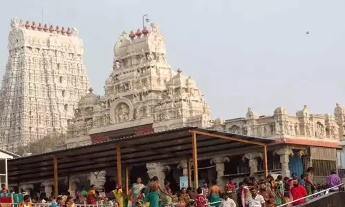 சந்திர கிரகணம்: திருச்செந்தூர் கோவிலில் நடை அடைப்பு