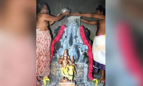 விநாயகர் சதுர்த்தி விழா நிறைவு: சேலம் ராஜகணபதிக்கு 1008 லிட்டர் பாலாபிஷேகம்