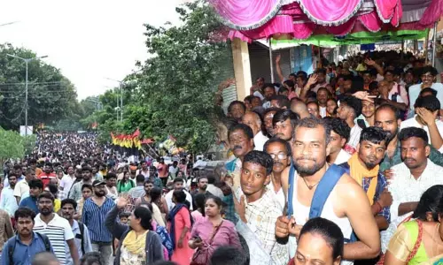 ஆவணி மாத பவுர்ணமி கிரிவலம் - திருவண்ணாமலையில் அலைமோதிய பக்தர்கள்