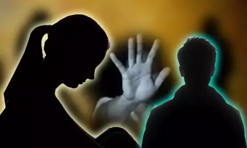 ‘லிப்ட்’ கொடுத்து அழைத்துச்சென்று வாலிபர் துணிகரம்.. காருக்குள் 9-ம் வகுப்பு மாணவி கற்பழிப்பு