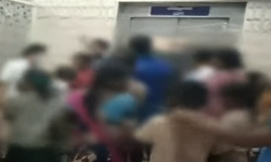 மதிய உணவு சாப்பிட்ட மாணவர்கள் மயக்கம் மதிய உணவு சாப்பிட்ட மாணவர்கள் மயக்கம்