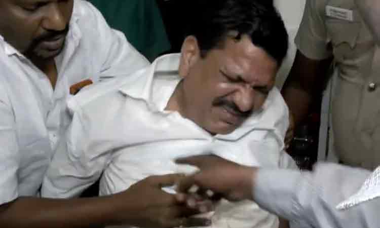 கைது செய்யப்பட்ட ஏர்போர்ட் மூர்த்தி  மருத்துவமனையில் அனுமதி