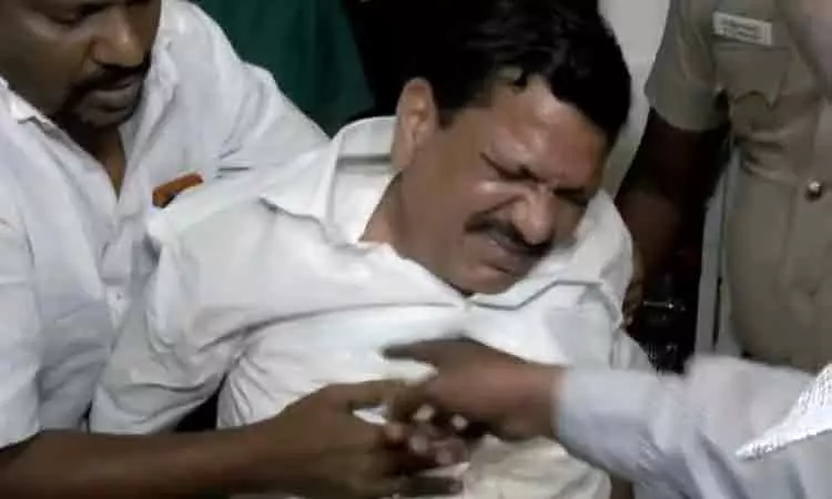 கைது செய்யப்பட்ட ஏர்போர்ட் மூர்த்தி  மருத்துவமனையில் அனுமதி