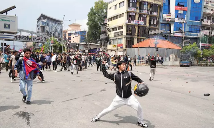 நேபாளத்தில் ஊடக தடைக்கு எதிராக போராட்டம்: வன்முறையாக மாறிய போராட்டத்தில் 20 பேர் உயிரிழப்பு நேபாளத்தில் ஊடக தடைக்கு எதிராக போராட்டம்: வன்முறையாக மாறிய போராட்டத்தில் 20 பேர் உயிரிழப்பு