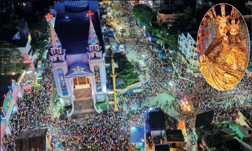 பெசன்ட் நகரில் அன்னை வேளாங்கண்ணி தேர் பவனி கோலாகலம்