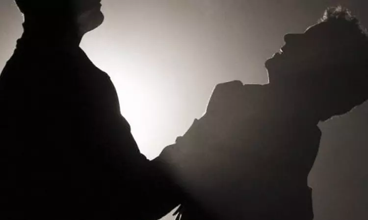 விஷம் குடித்த அண்ணன்.. காப்பாற்ற முயன்ற தம்பி.. அடுத்து நடந்த கொடூரம்