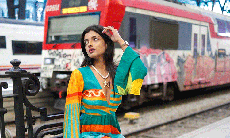 ‘வாழ்க்கை ரெயில் பயணம் போல'- காதல் தோல்வியை குறிப்பிடும் ஆஸ்னா சவேரி