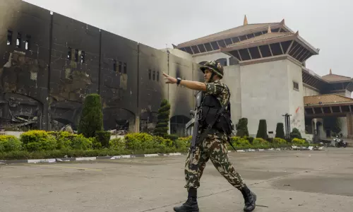 நேபாளத்தில் கலவரம்: சிறைகளில் இருந்து 7 ஆயிரம் கைதிகள் தப்பியோட்டம்