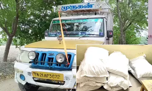தூத்துக்குடி: புகையிலை பொருட்கள் கடத்திய 3 பேர் கைது- சரக்கு வாகனம், பைக் பறிமுதல் தூத்துக்குடி: புகையிலை பொருட்கள் கடத்திய 3 பேர் கைது- சரக்கு வாகனம், பைக் பறிமுதல்