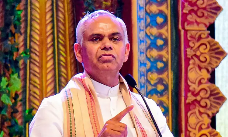 மராட்டியத்துக்கு பொறுப்பு கவர்னர் நியமனம் - ஜனாதிபதி உத்தரவு மராட்டியத்துக்கு பொறுப்பு கவர்னர் நியமனம் - ஜனாதிபதி உத்தரவு