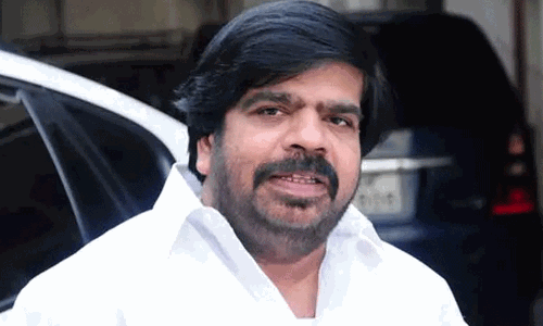 வீடு தேடி வந்த இயக்குனரை நெகிழ வைத்த டி.ராஜேந்தர்