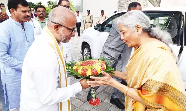 மத்திய மந்திரி நிர்மலா சீதாராமன் திருப்பதி வருகை மத்திய மந்திரி நிர்மலா சீதாராமன் திருப்பதி வருகை