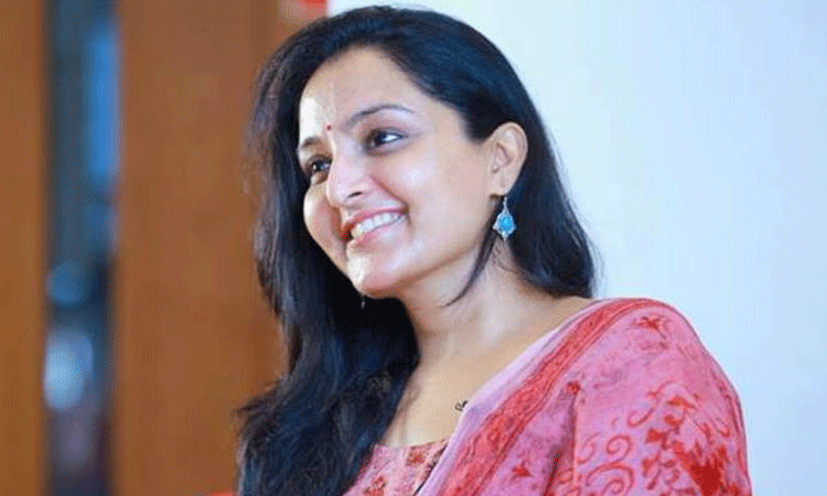 மலையாள திரை உலகில் ரூ.1 கோடி சம்பளம் வாங்கும் முதல் நடிகை