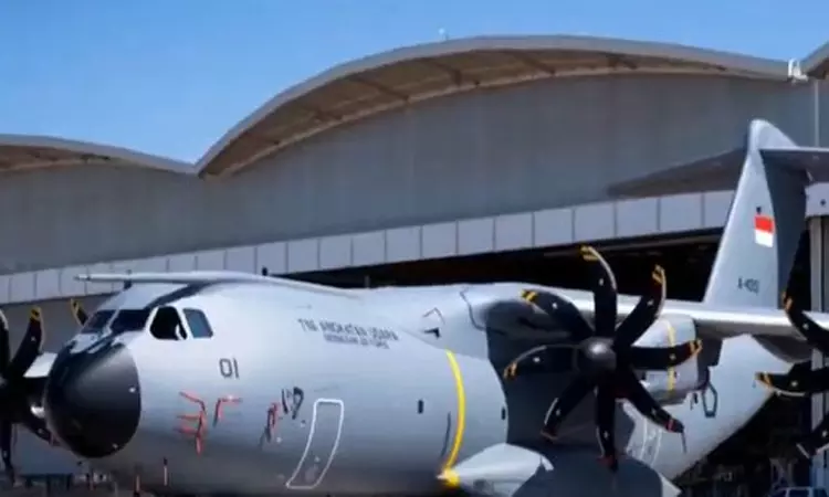 சென்னையில் தரையிறங்கிய இந்தோனேசிய ராணுவ விமானம் சென்னையில் தரையிறங்கிய இந்தோனேசிய ராணுவ விமானம்