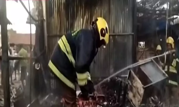 திசையன்விளை வாரச்சந்தையில் பயங்கர தீ விபத்து: ரூ.9 லட்சம் மதிப்பிலான பொருட்கள் சேதம்