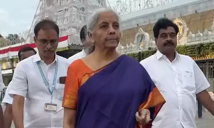 திருப்பதி ஏழுமலையான் கோவிலில் நிர்மலா சீதாராமன் சாமி தரிசனம்