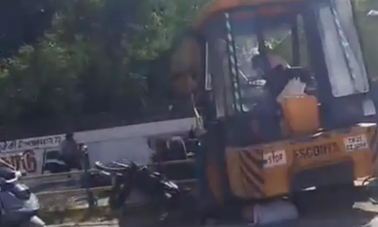 கிரேன் வாகனம் மோதியதில் இருவர் உயிரிழப்பு