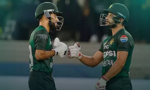 முகமது ஹாரிஸ் அரைசதம்: ஓமனுக்கு 161 ரன்கள் இலக்கு நிர்ணயித்த பாகிஸ்தான்