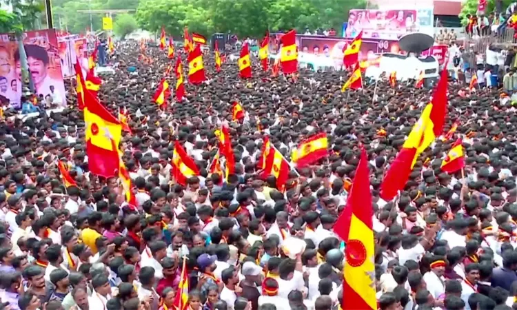 மலர்தூவி விஜயை வரவேற்கும் தவெக தொண்டர்கள்,... ... இன்றைய முக்கியச் செய்திகள்.. சில வரிகளில்.. 13-09-2025